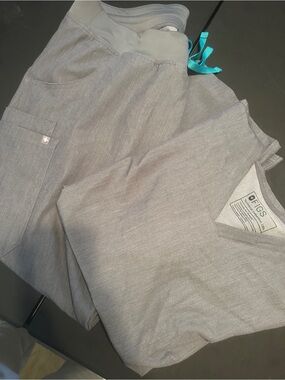 FIGS graphite scrub set